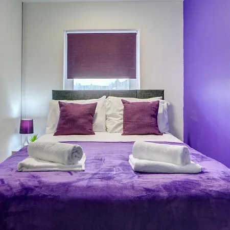 Villa 3-Bed House, Sleeps 8, Next To Park Northampton Exterior foto