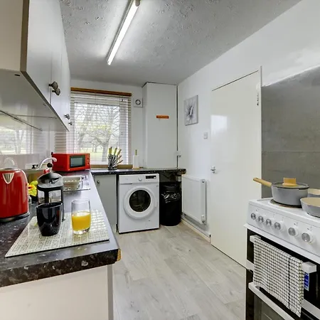 Villa 3-Bed House, Sleeps 8, Next To Park Northampton Exterior foto