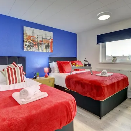 Villa 3-Bed House, Sleeps 8, Next To Park Northampton Exterior foto