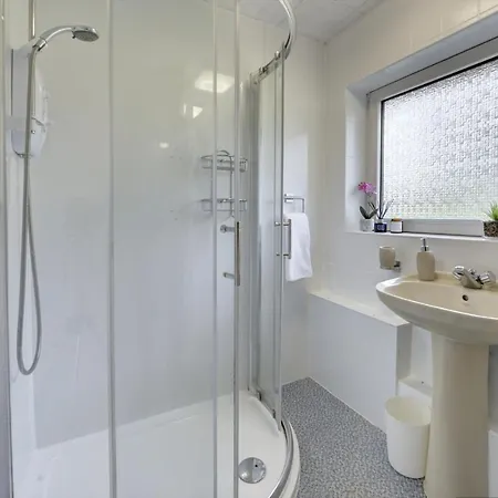 Villa 3-Bed House, Sleeps 8, Next To Park Northampton Exterior foto