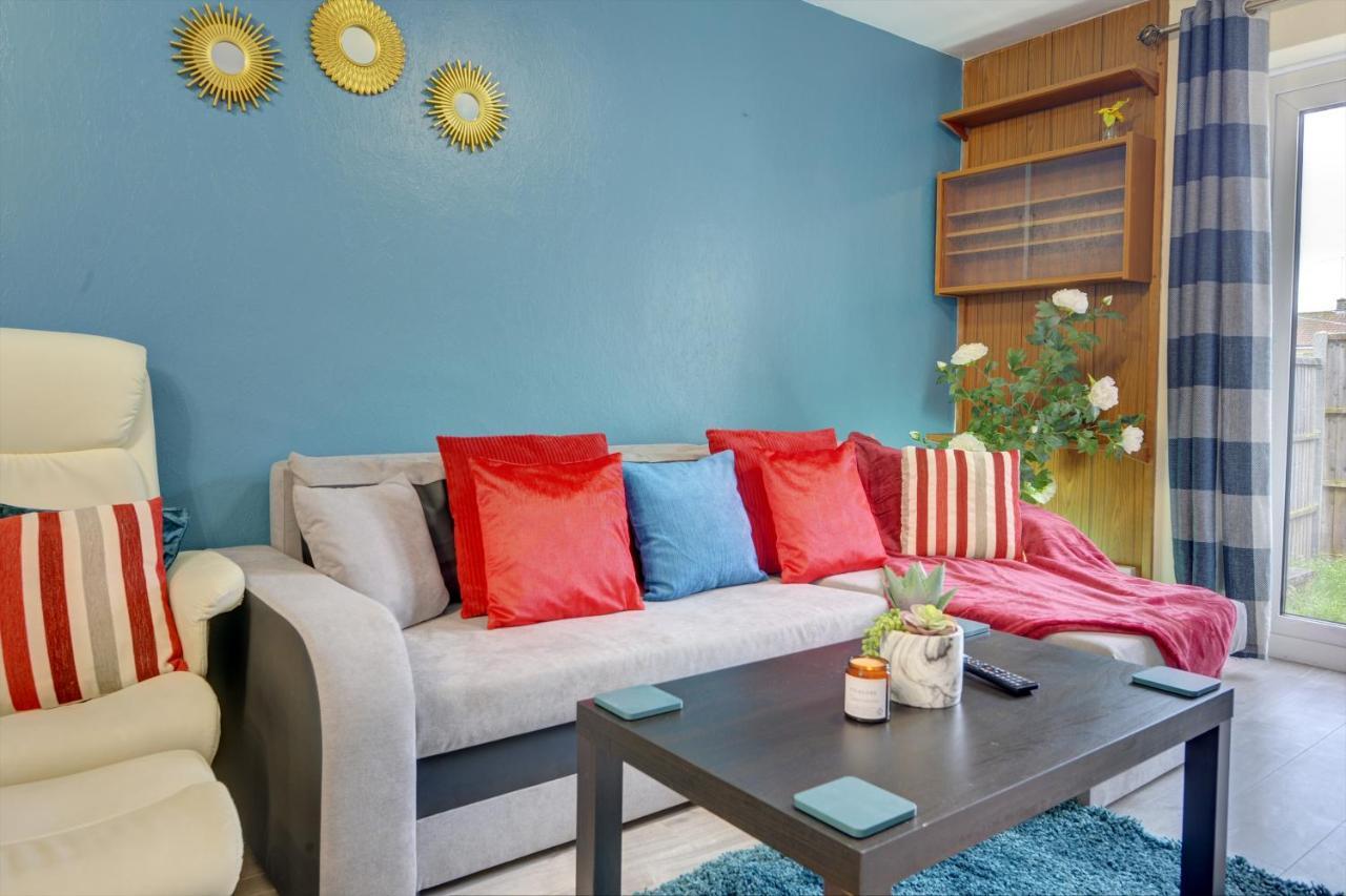 3-bed House, Sleeps 8, Next To Park Holiday home