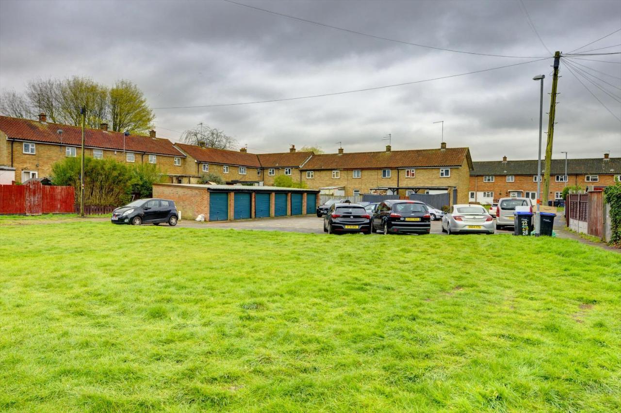 3-bed House, Sleeps 8, Next To Park *