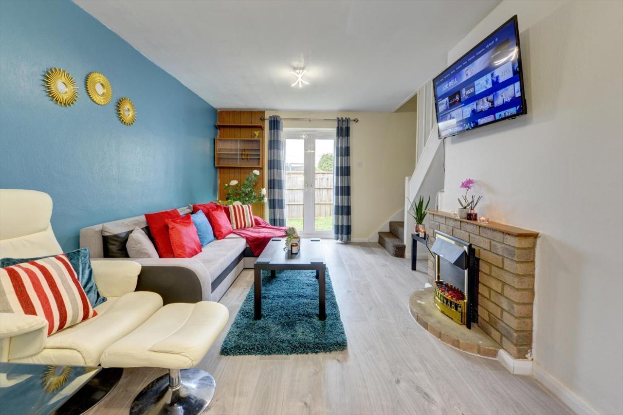 3-bed House, Sleeps 8, Next To Park Holiday home *