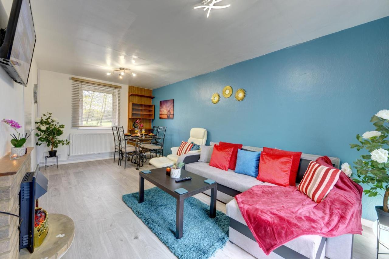 3-bed House, Sleeps 8, Next To Park Holiday home *